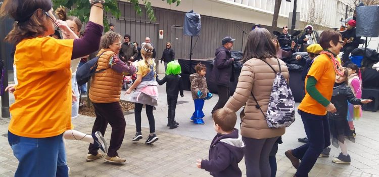 Carnaval al mercat de pagès de Germanetes: una defensa dels eixos verds per a la canalla